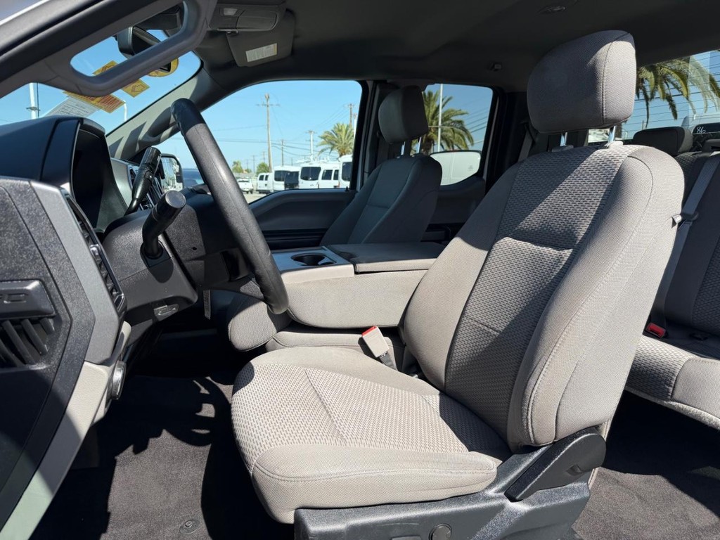 Ford F-150 Vehicle Full-screen Gallery Image 18