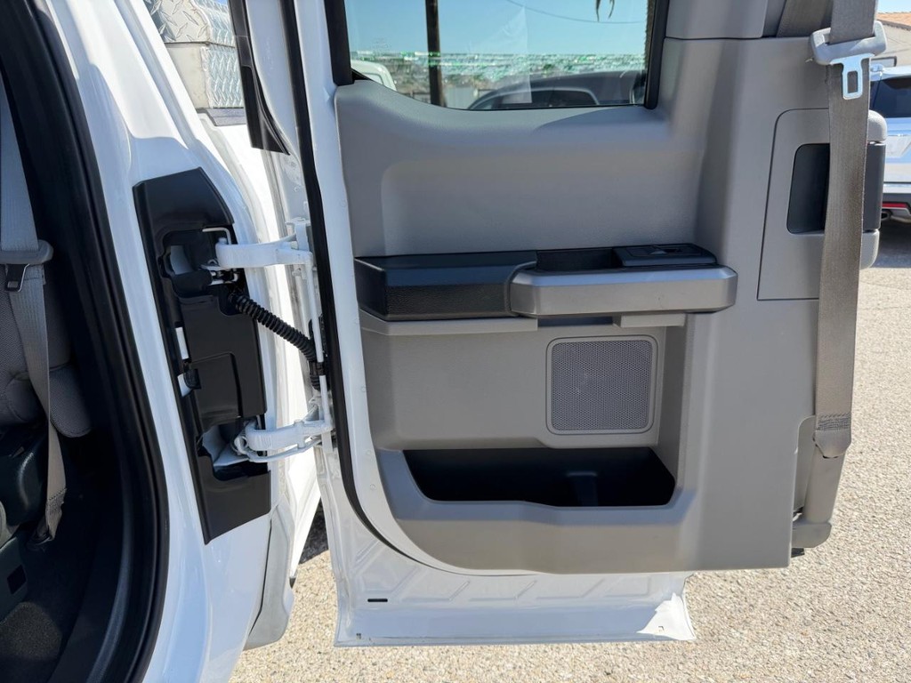 Ford F-150 Vehicle Full-screen Gallery Image 19