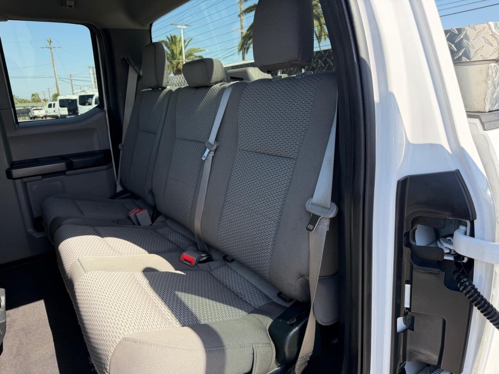 Ford F-150 Vehicle Full-screen Gallery Image 20