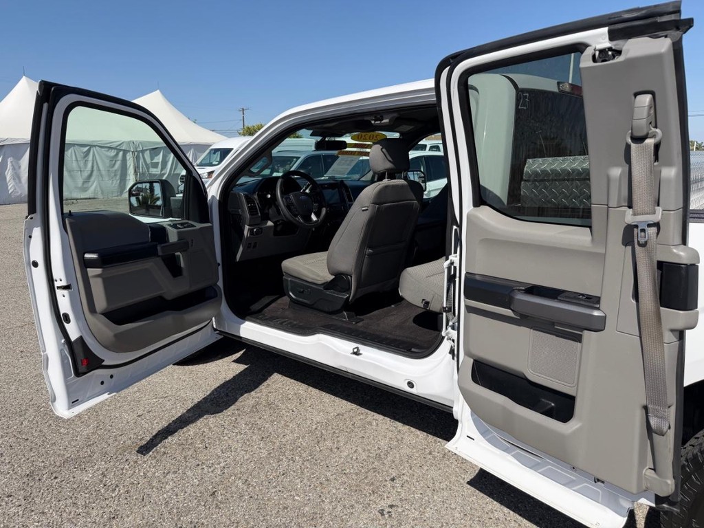 Ford F-150 Vehicle Full-screen Gallery Image 21