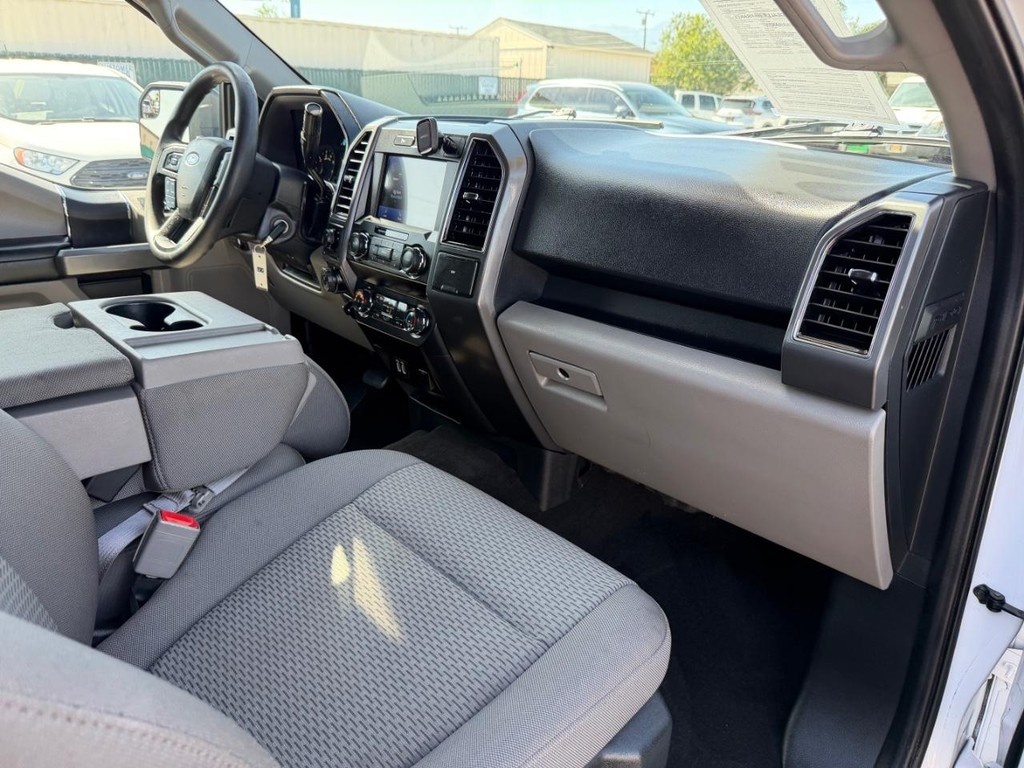 Ford F-150 Vehicle Full-screen Gallery Image 23