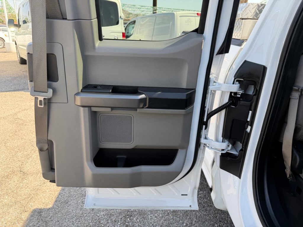 Ford F-150 Vehicle Full-screen Gallery Image 26