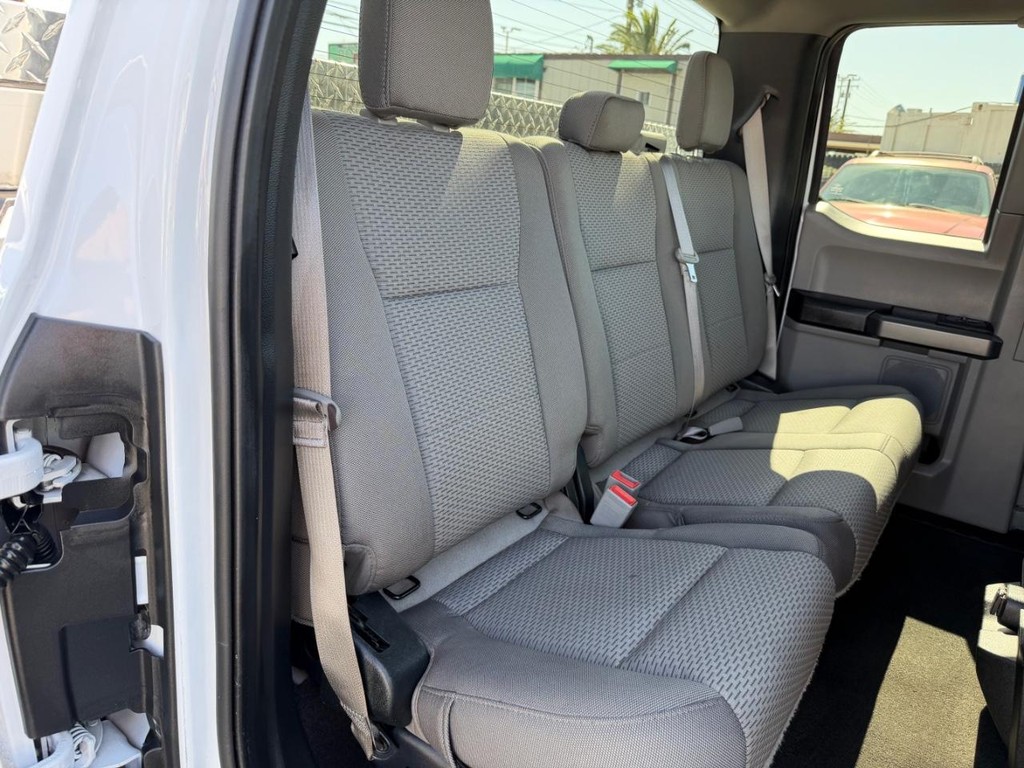 Ford F-150 Vehicle Full-screen Gallery Image 27