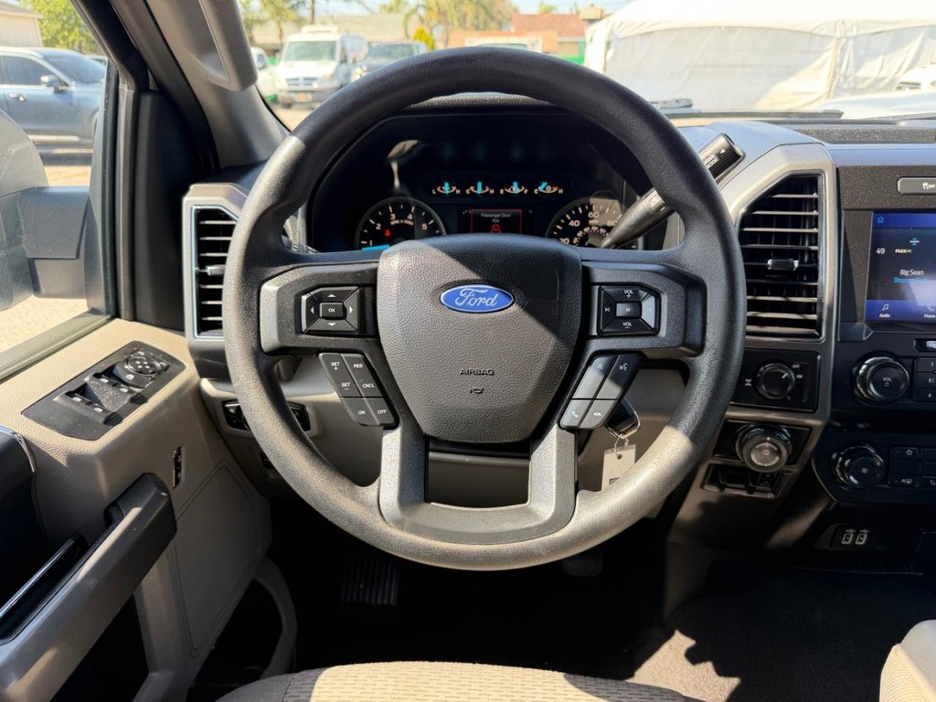 Ford F-150 Vehicle Full-screen Gallery Image 32