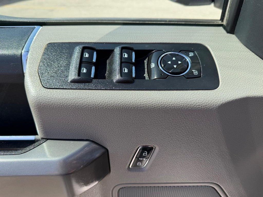 Ford F-150 Vehicle Full-screen Gallery Image 36