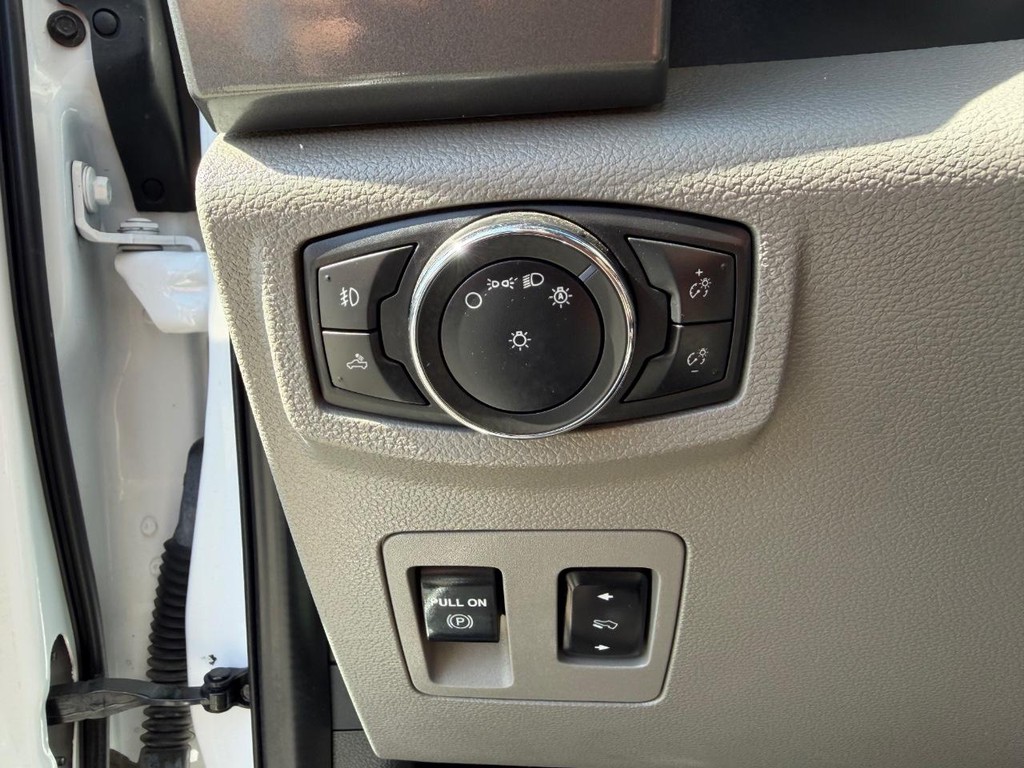 Ford F-150 Vehicle Full-screen Gallery Image 37