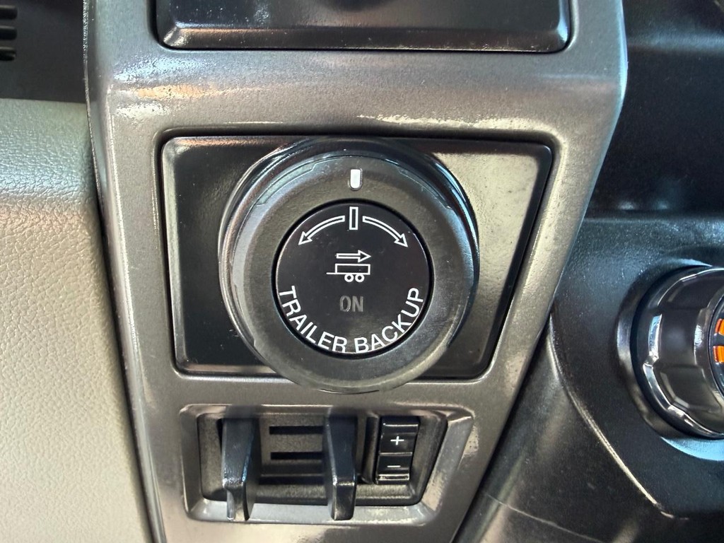 Ford F-150 Vehicle Full-screen Gallery Image 39