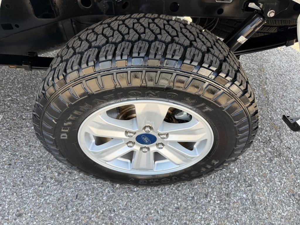 Ford F-150 Vehicle Full-screen Gallery Image 48