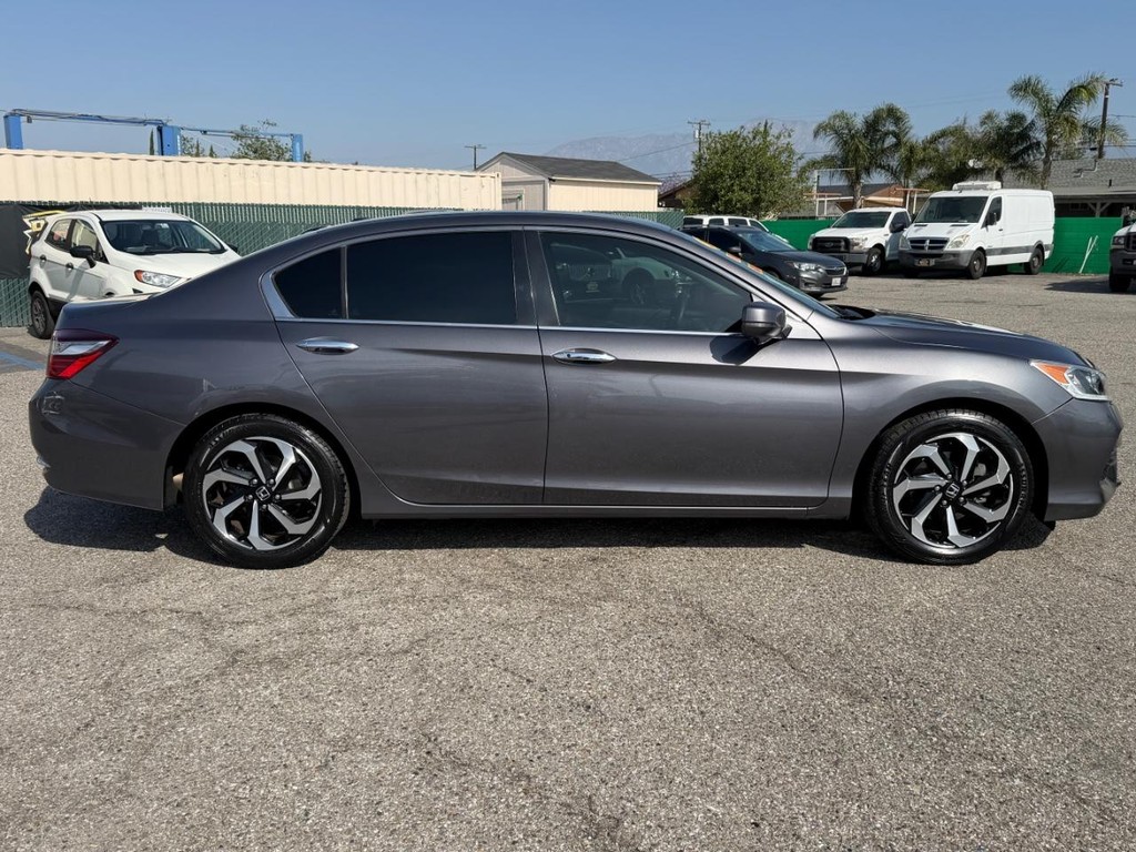 Honda Accord Vehicle Full-screen Gallery Image 05