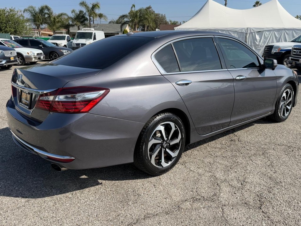 Honda Accord Vehicle Full-screen Gallery Image 06