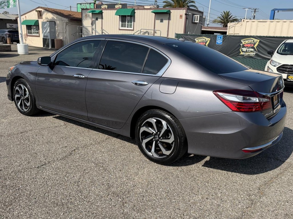 Honda Accord Vehicle Full-screen Gallery Image 09