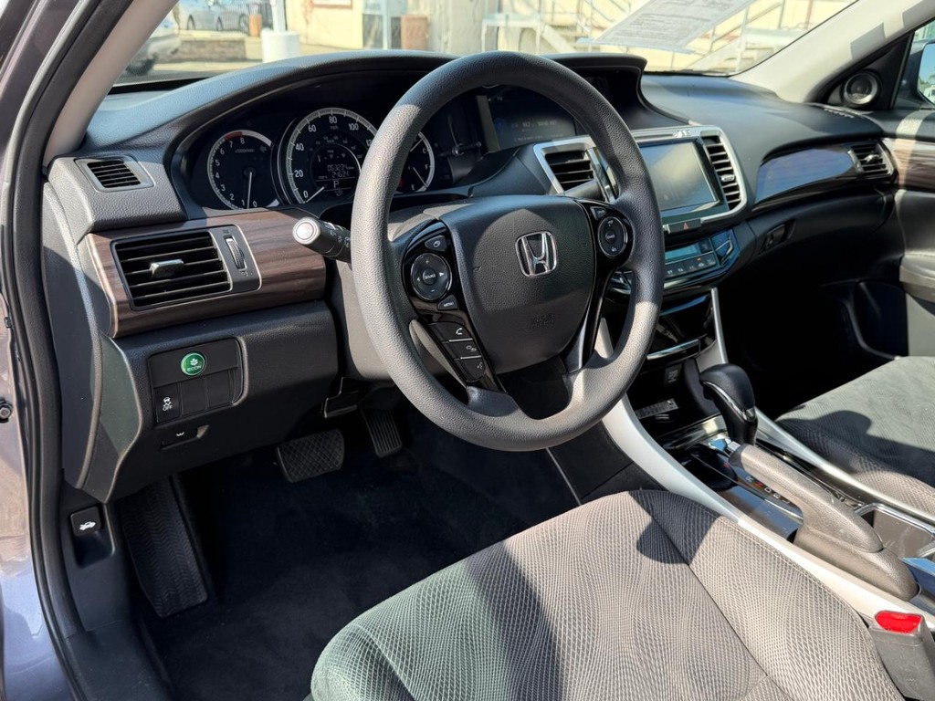 Honda Accord Vehicle Full-screen Gallery Image 16