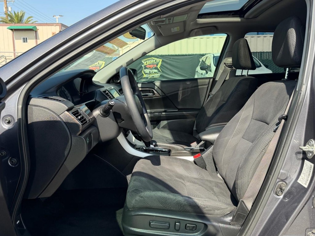 Honda Accord Vehicle Full-screen Gallery Image 17