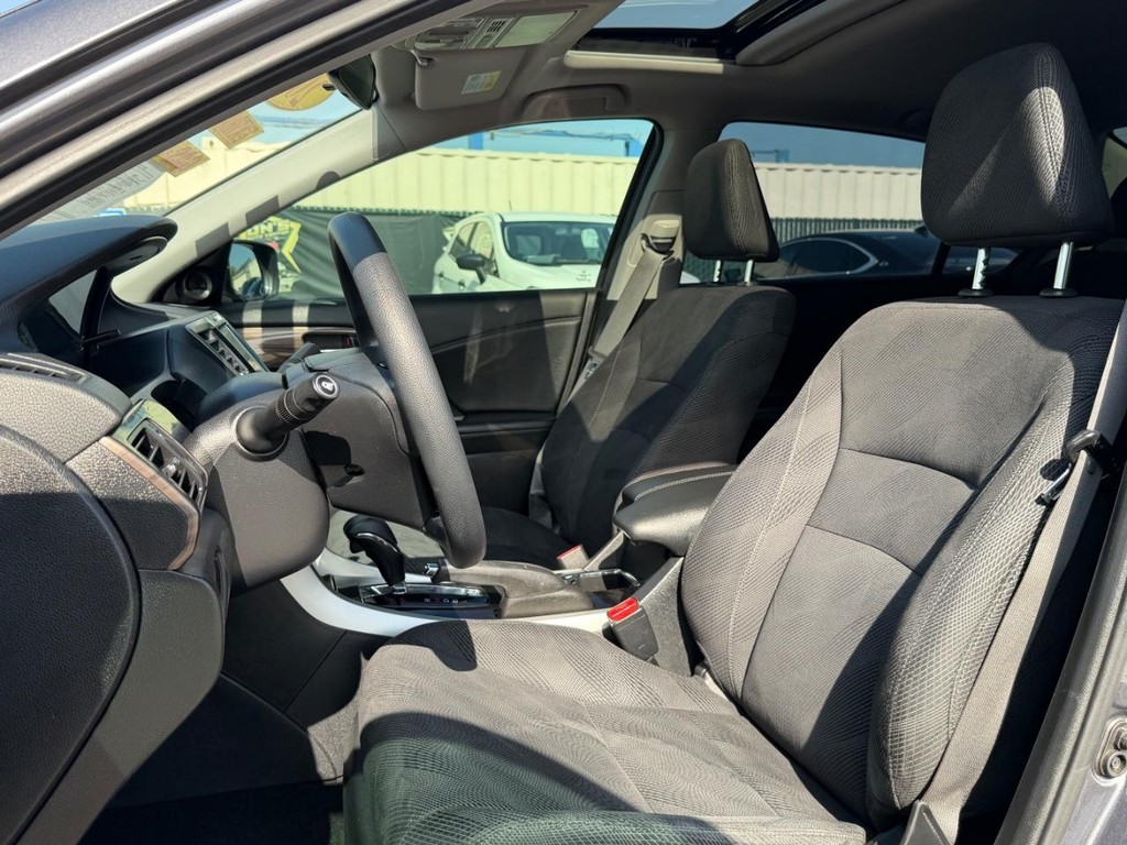 Honda Accord Vehicle Full-screen Gallery Image 18