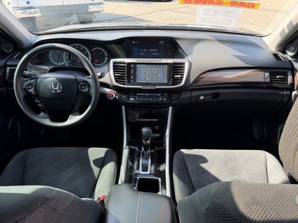 Honda Accord Vehicle Full-screen Gallery Image 23