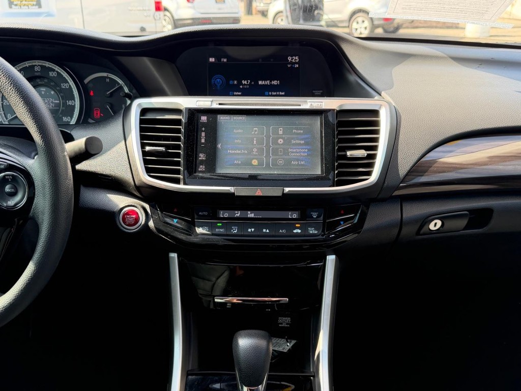 Honda Accord Vehicle Full-screen Gallery Image 25