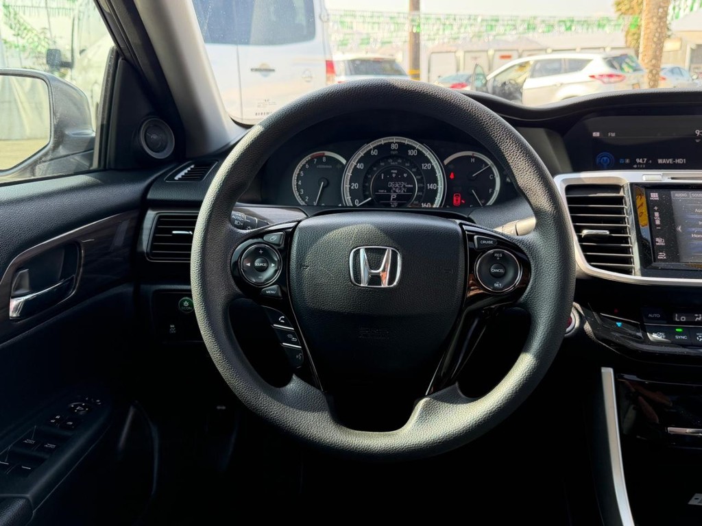 Honda Accord Vehicle Full-screen Gallery Image 27