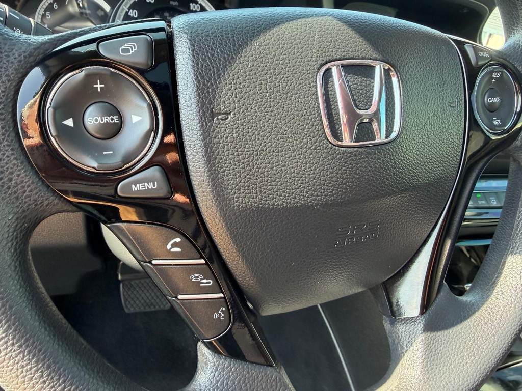 Honda Accord Vehicle Full-screen Gallery Image 28