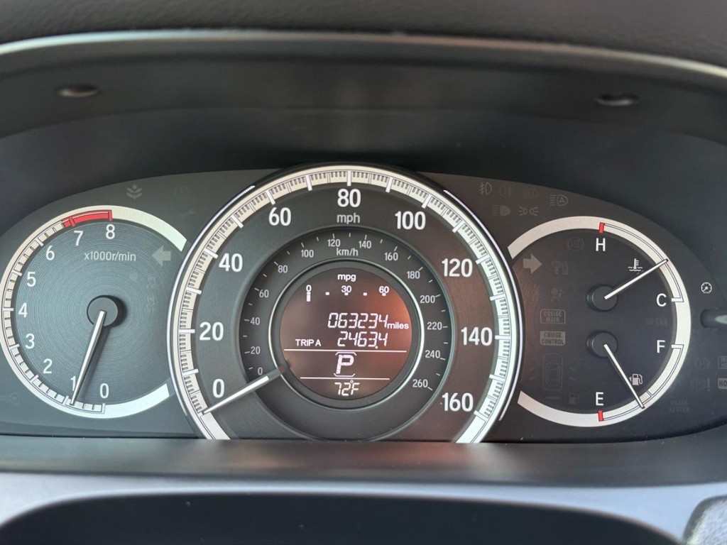 Honda Accord Vehicle Full-screen Gallery Image 30