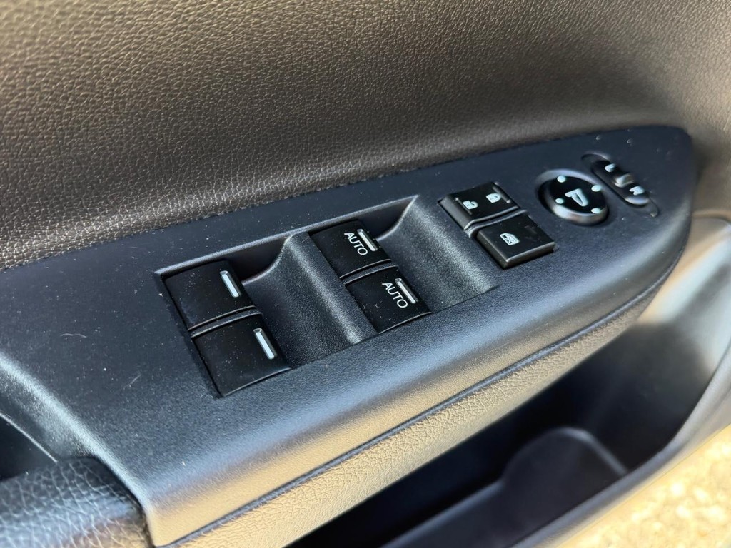 Honda Accord Vehicle Full-screen Gallery Image 31