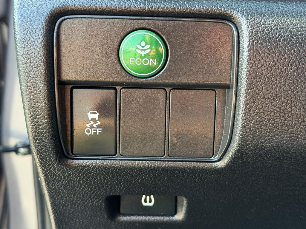 Honda Accord Vehicle Full-screen Gallery Image 32