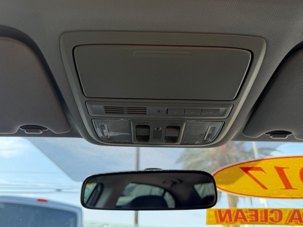 Honda Accord Vehicle Full-screen Gallery Image 34