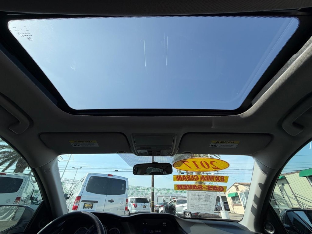 Honda Accord Vehicle Full-screen Gallery Image 35