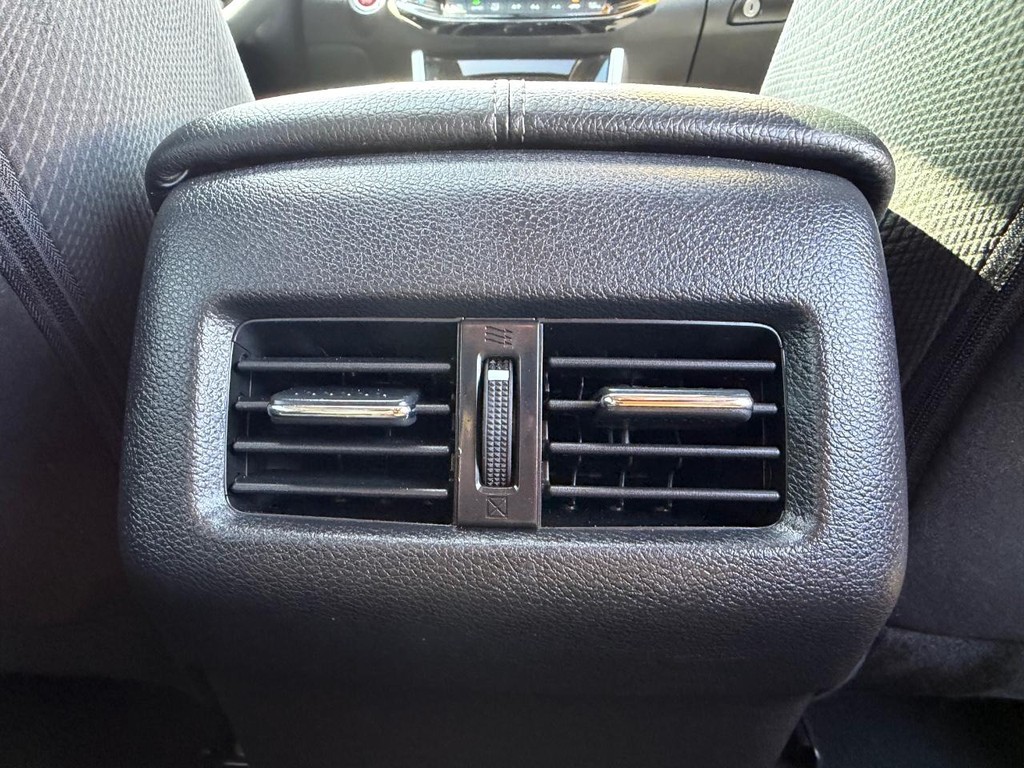 Honda Accord Vehicle Full-screen Gallery Image 36