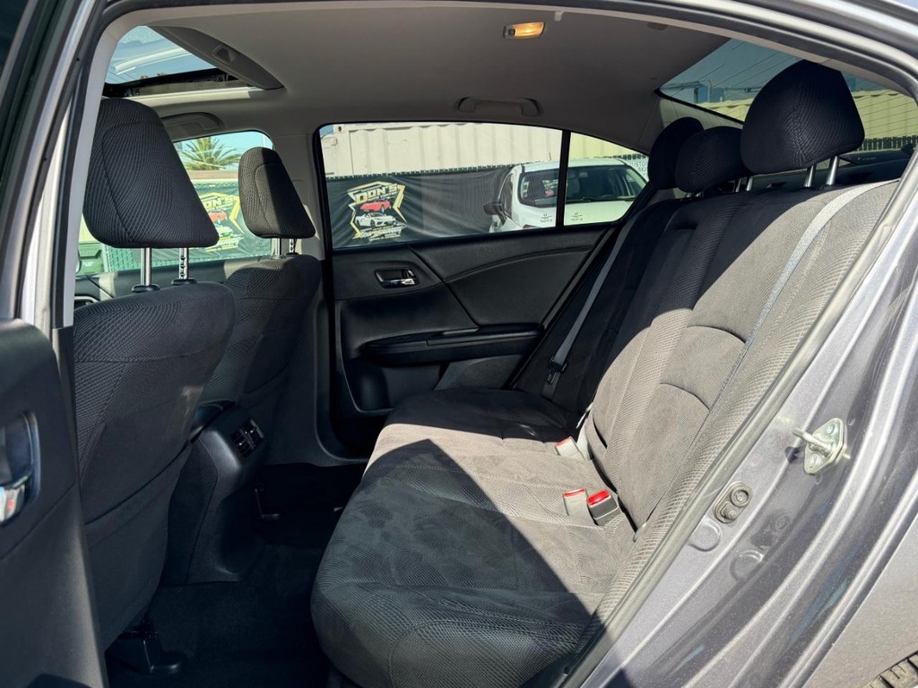 Honda Accord Vehicle Full-screen Gallery Image 40