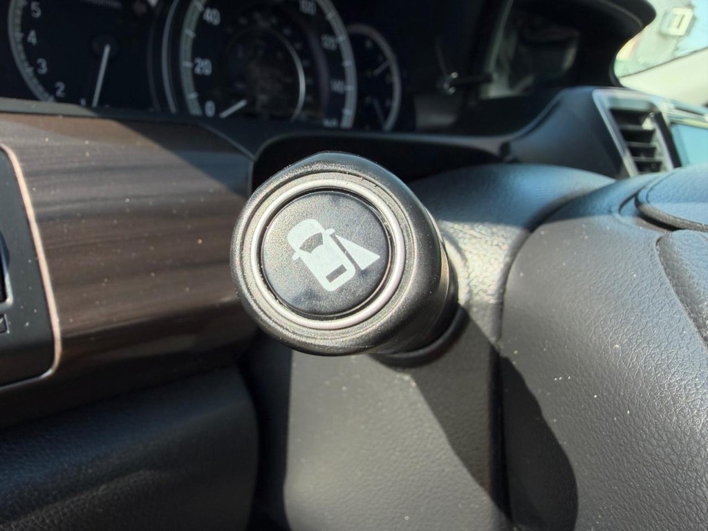 Honda Accord Vehicle Full-screen Gallery Image 42