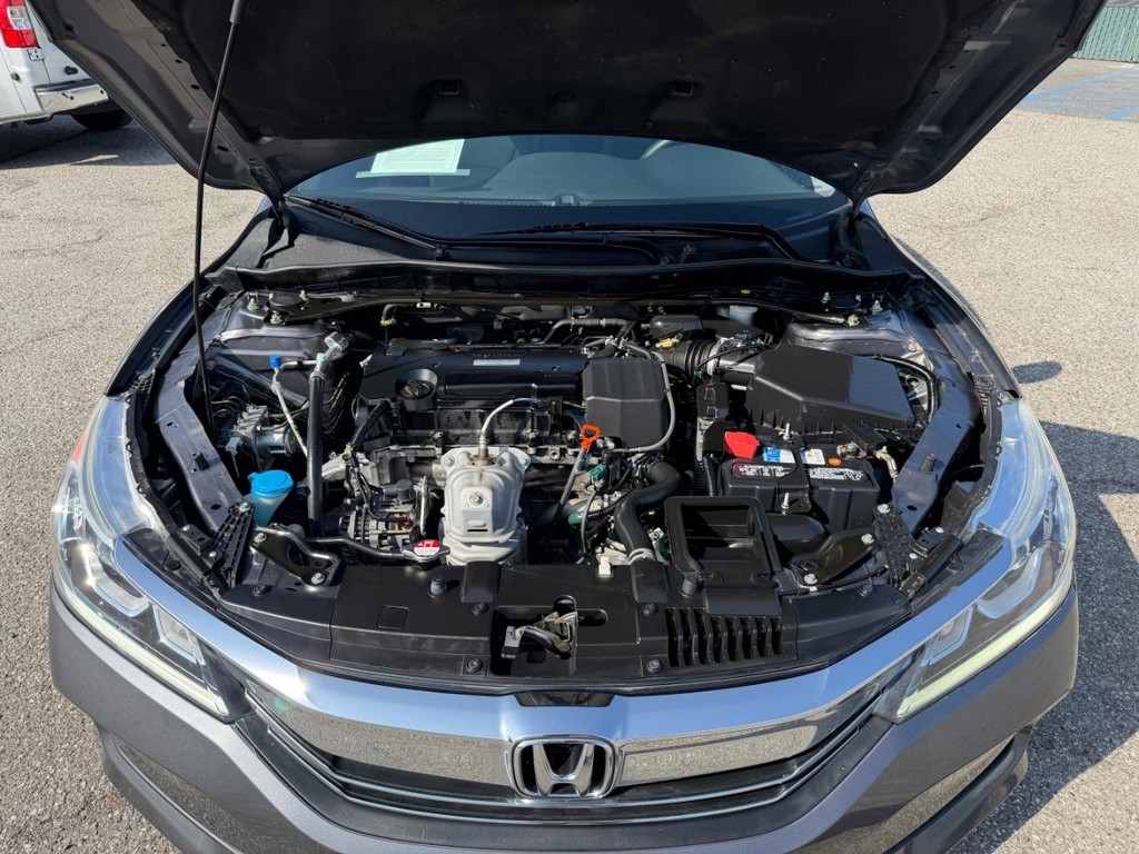 Honda Accord Vehicle Full-screen Gallery Image 47