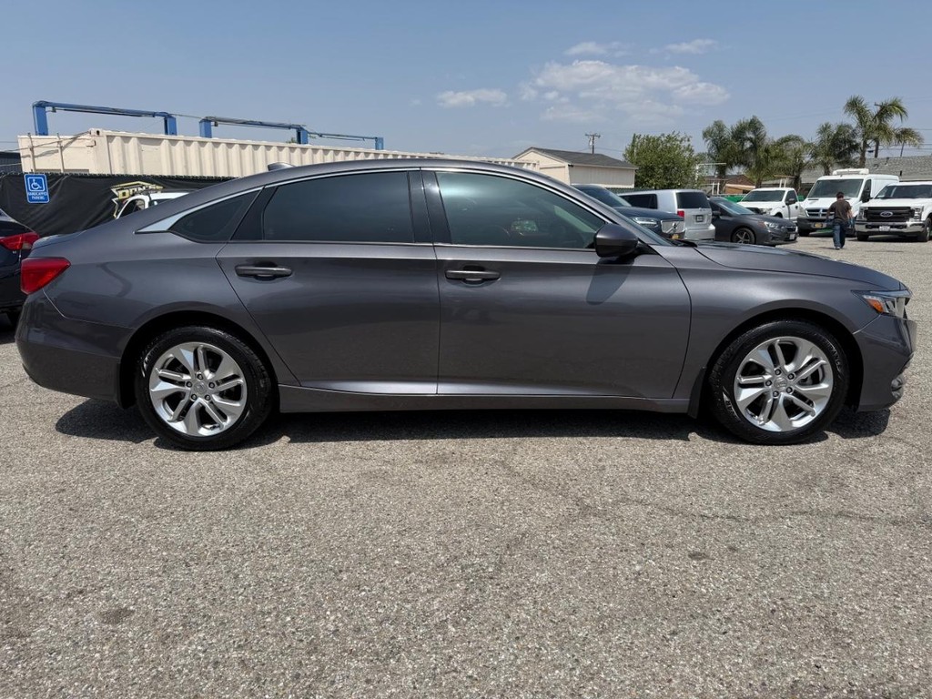 Honda Accord Vehicle Full-screen Gallery Image 05