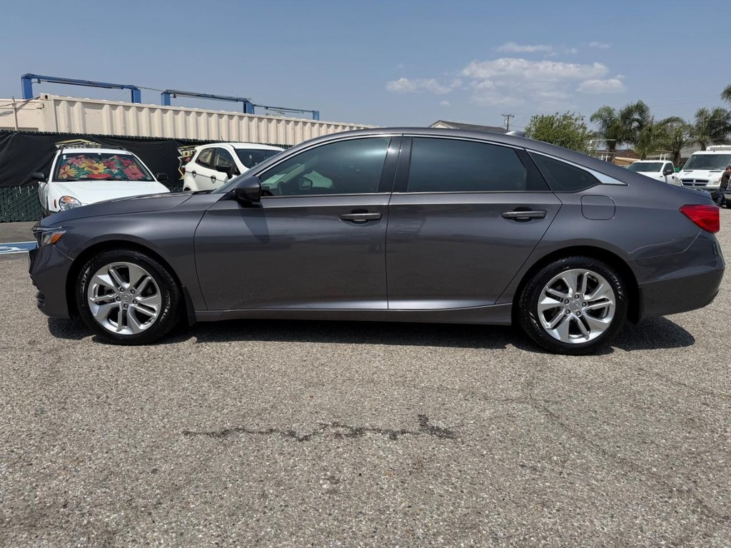Honda Accord Vehicle Full-screen Gallery Image 11