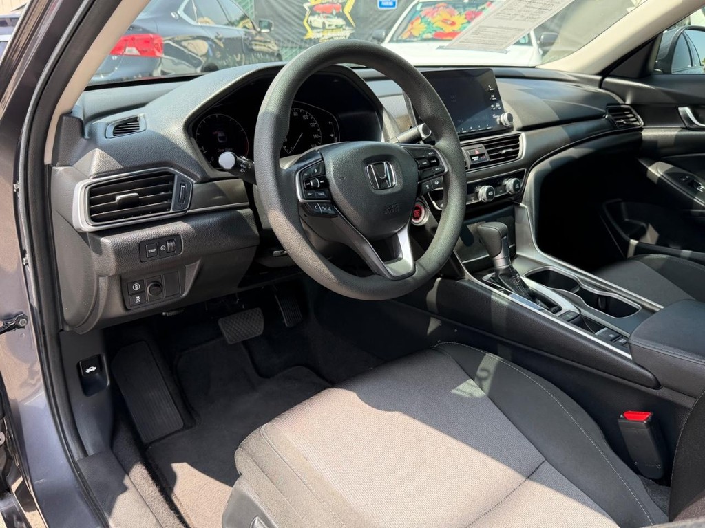 Honda Accord Vehicle Full-screen Gallery Image 16