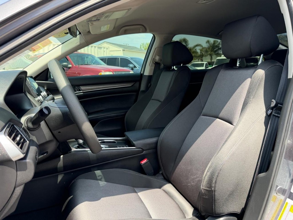 Honda Accord Vehicle Full-screen Gallery Image 18