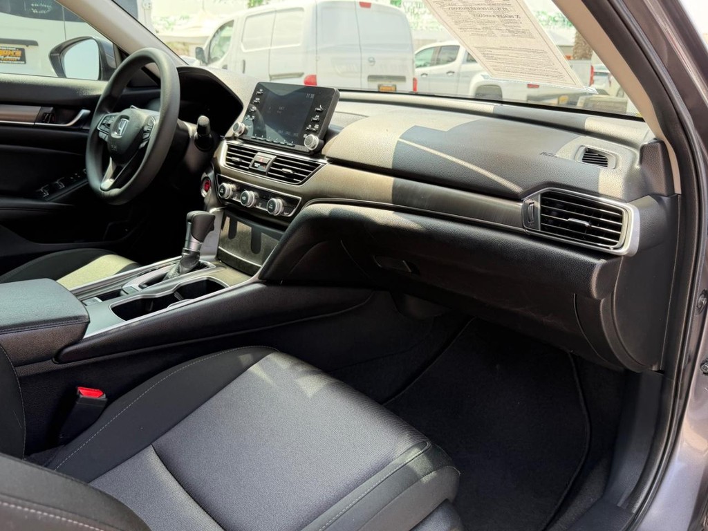 Honda Accord Vehicle Full-screen Gallery Image 20