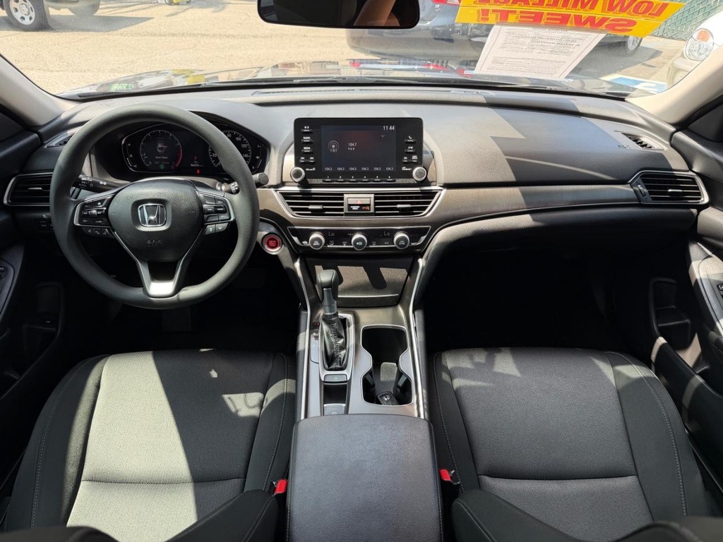 Honda Accord Vehicle Full-screen Gallery Image 23