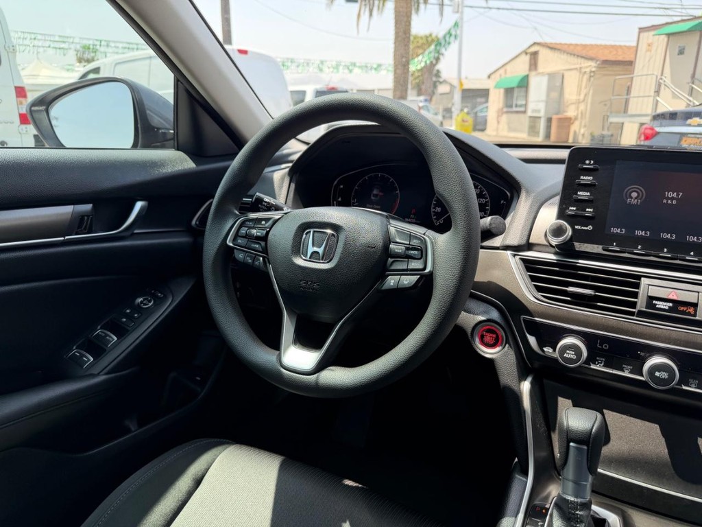Honda Accord Vehicle Full-screen Gallery Image 24