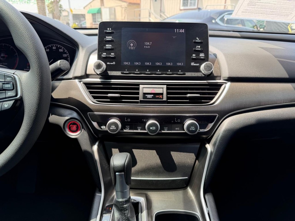 Honda Accord Vehicle Full-screen Gallery Image 25
