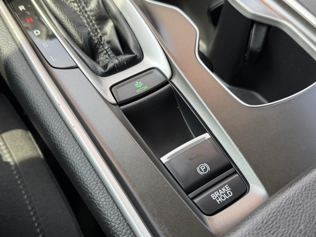 Honda Accord Vehicle Full-screen Gallery Image 34