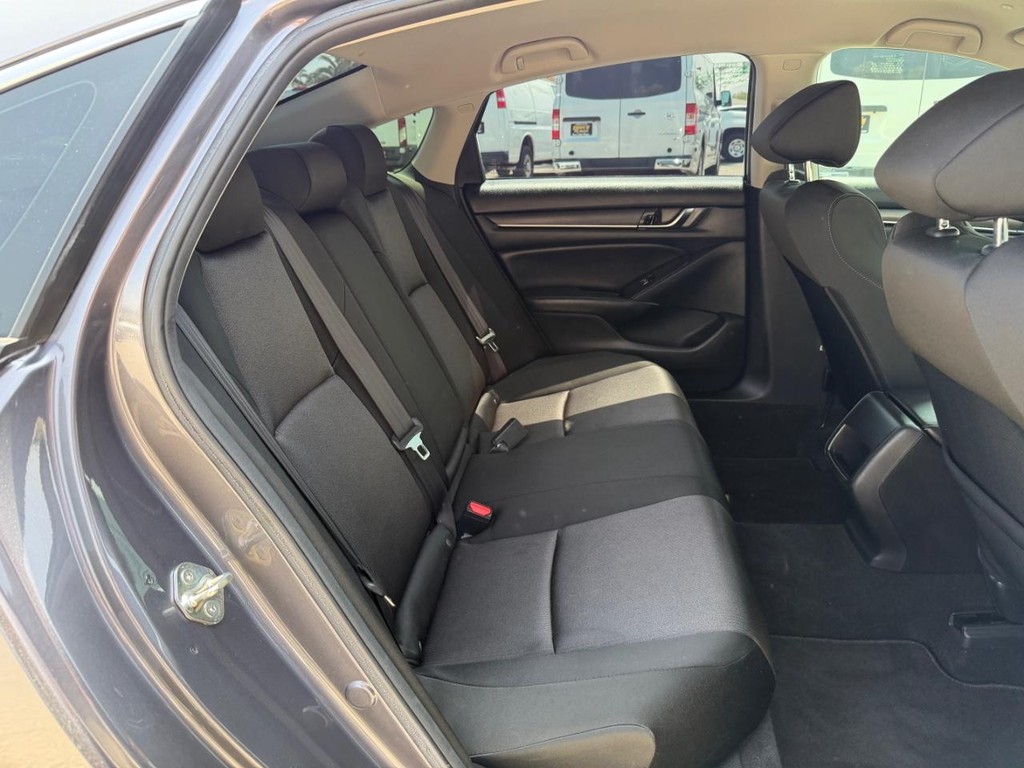 Honda Accord Vehicle Full-screen Gallery Image 36