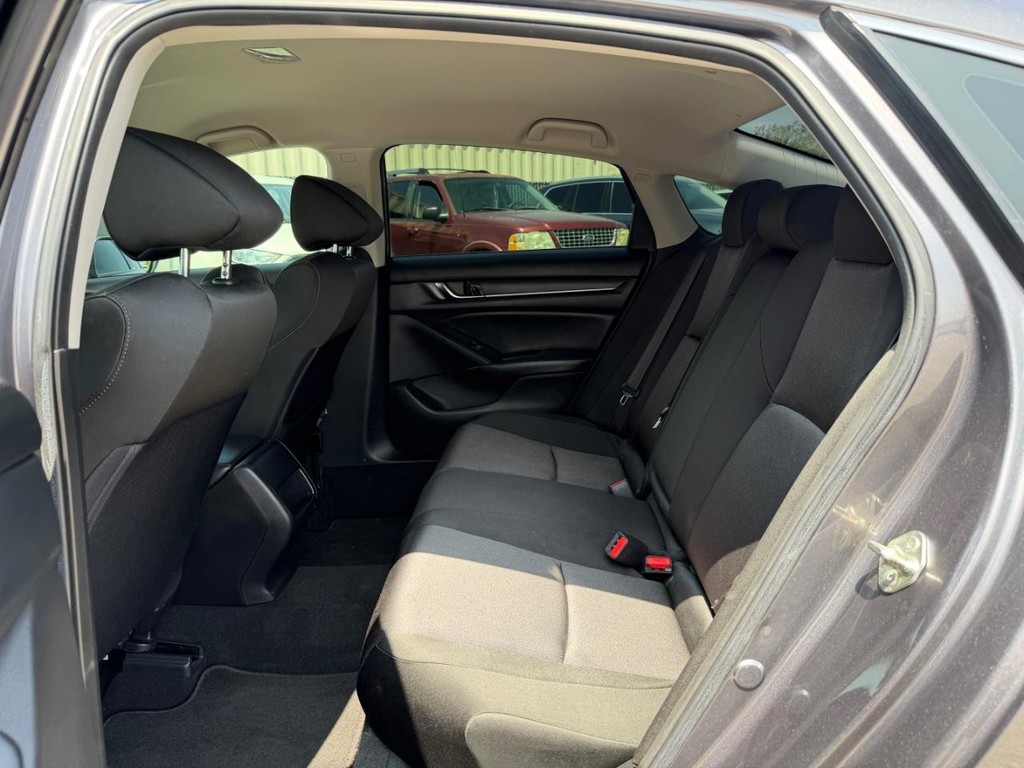 Honda Accord Vehicle Full-screen Gallery Image 38