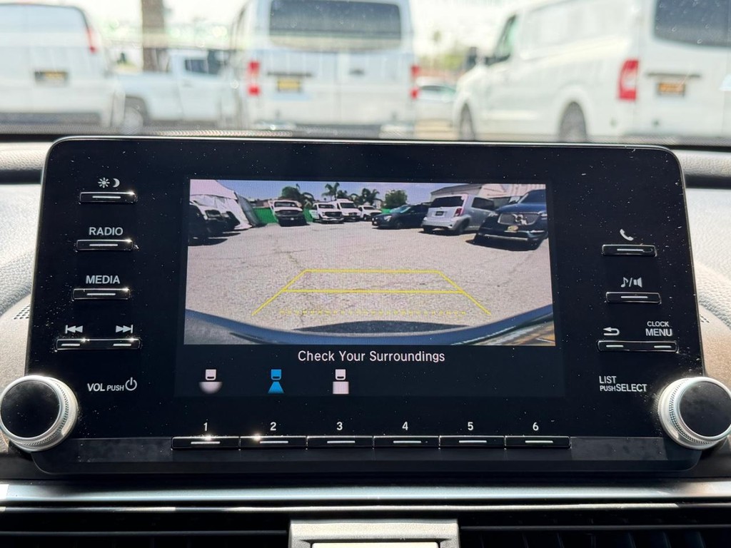 Honda Accord Vehicle Full-screen Gallery Image 39