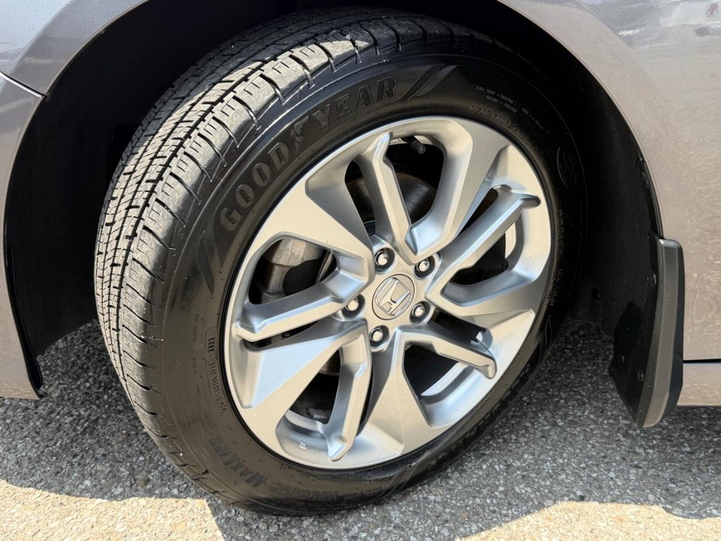 Honda Accord Vehicle Full-screen Gallery Image 40