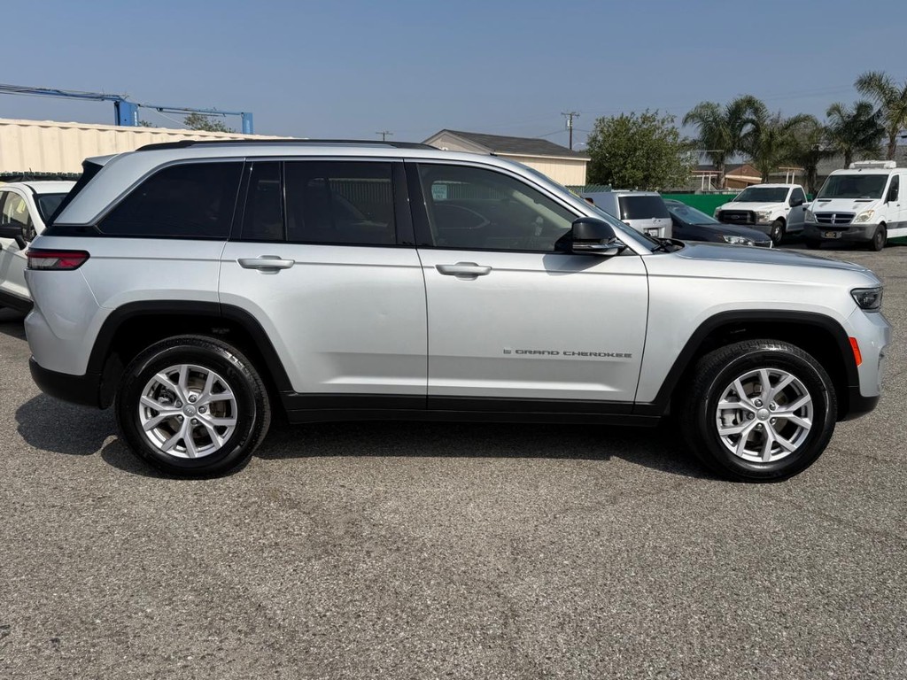 Jeep Grand Cherokee Vehicle Full-screen Gallery Image 05