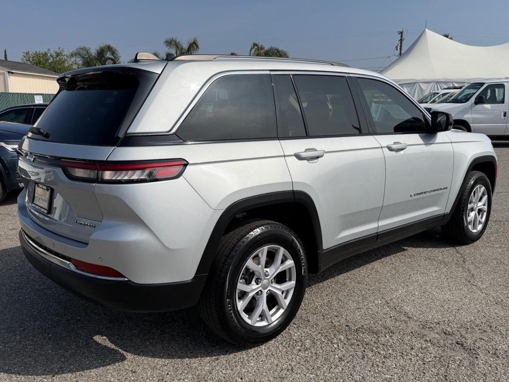 Jeep Grand Cherokee Vehicle Full-screen Gallery Image 06