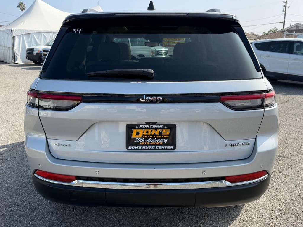 Jeep Grand Cherokee Vehicle Full-screen Gallery Image 08