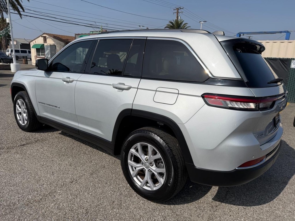 Jeep Grand Cherokee Vehicle Full-screen Gallery Image 09