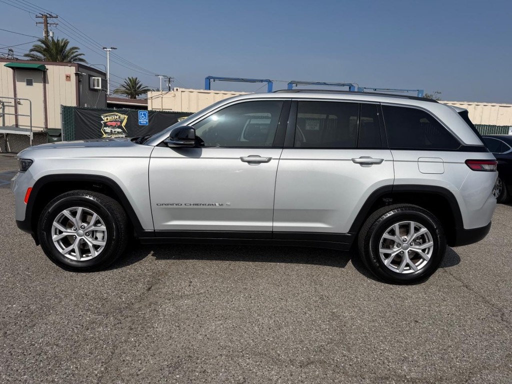Jeep Grand Cherokee Vehicle Full-screen Gallery Image 11