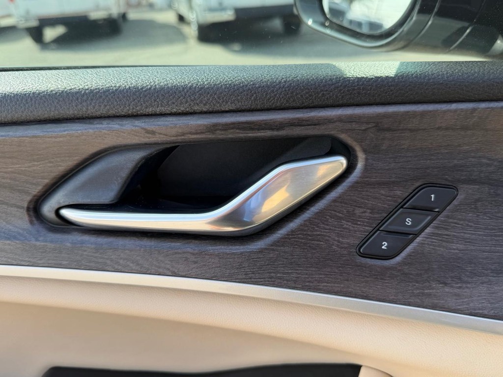 Jeep Grand Cherokee Vehicle Full-screen Gallery Image 31
